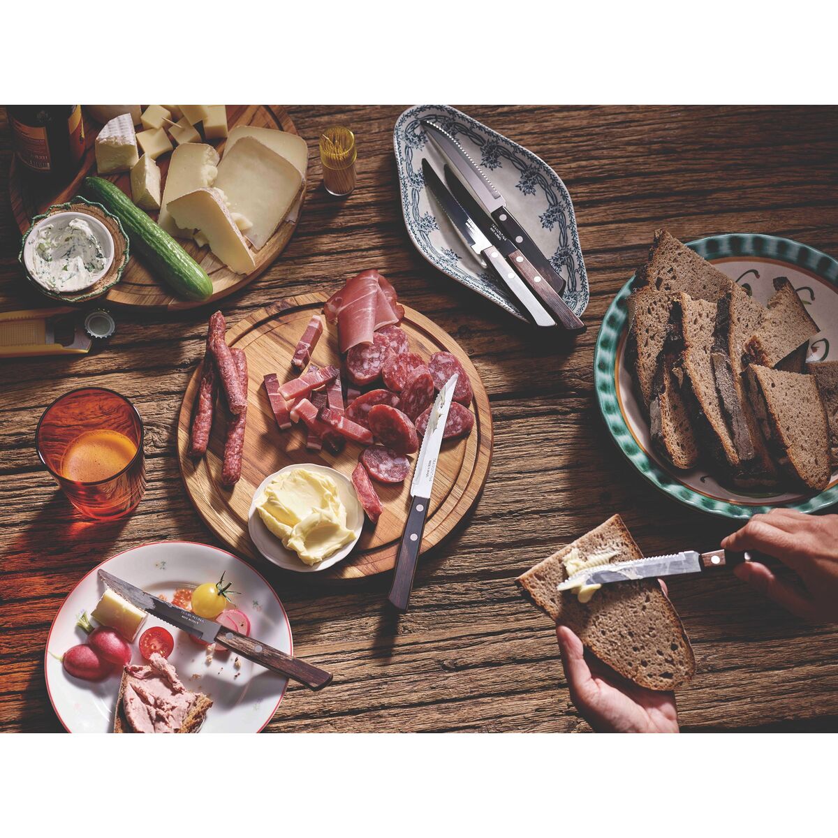 TRAMONTINA - Tabla/Plato para Asado, de Madera Teca y Acabado Natural, para Cortar Carne y Servir, Diseño Moderno, Tamaño de 26 cm diámetro - Imagen 3