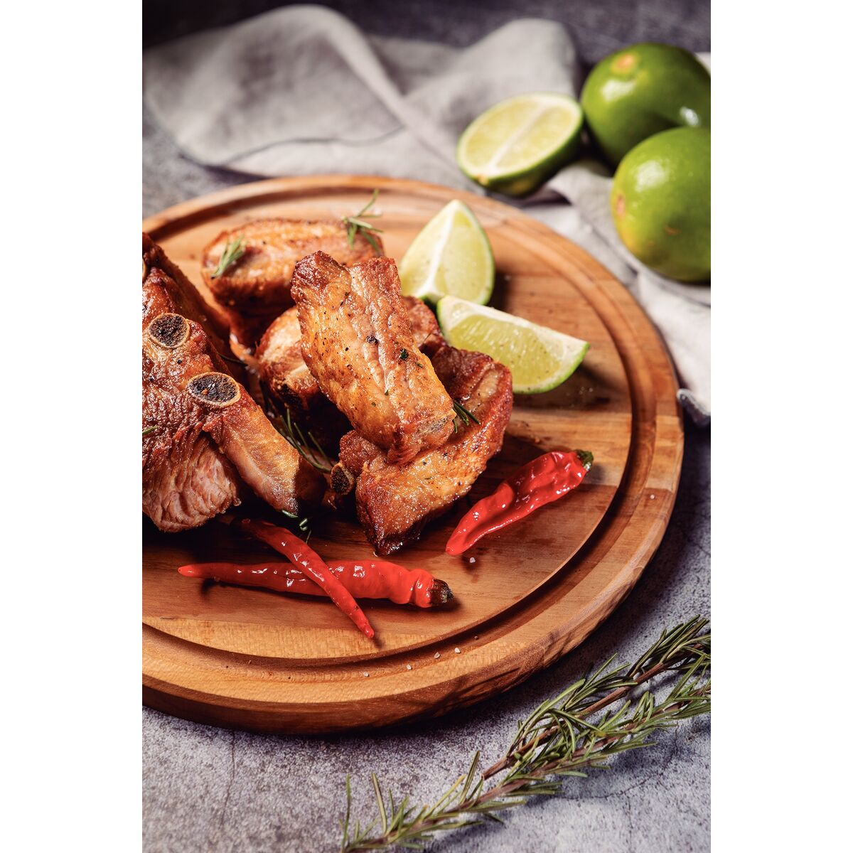 TRAMONTINA - Tabla/Plato para Asado, de Madera Teca y Acabado Natural, para Cortar Carne y Servir, Diseño Moderno, Tamaño de 26 cm diámetro - Imagen 4