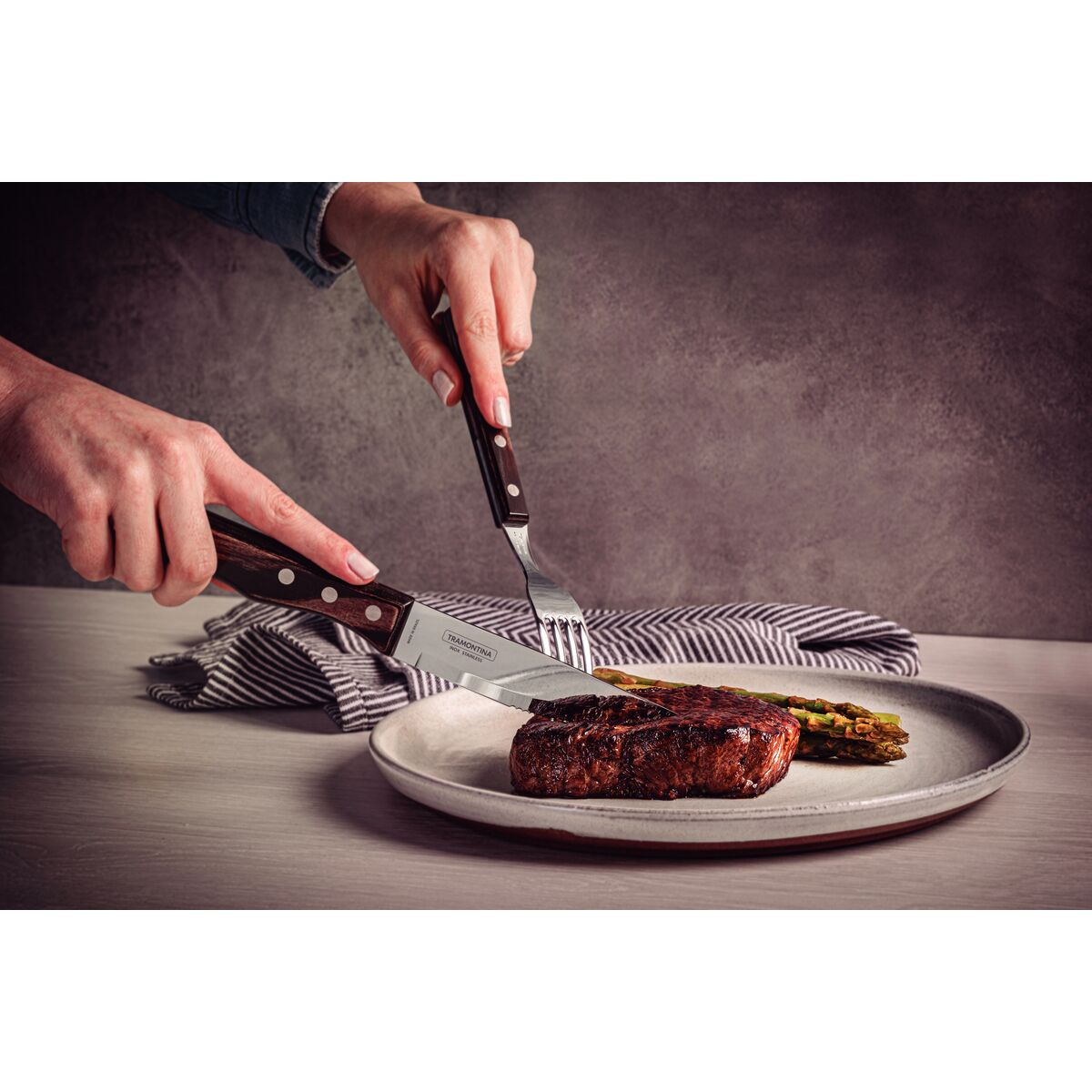 TRAMONTINA - Juego de cuchillos jumbo para asado 6pzas. FSC - Polywood castaño - Imagen 12