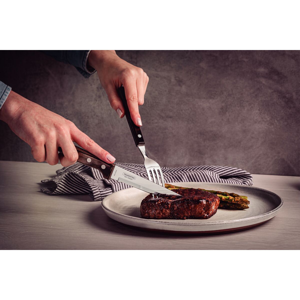 TRAMONTINA - Juego de Cubiertos Churrasco, para Carne, en Acero Inoxidable y Mangos de Madera Polywood en Color Castaño, Utensilios con Remaches, 8 Piezas - Imagen 9